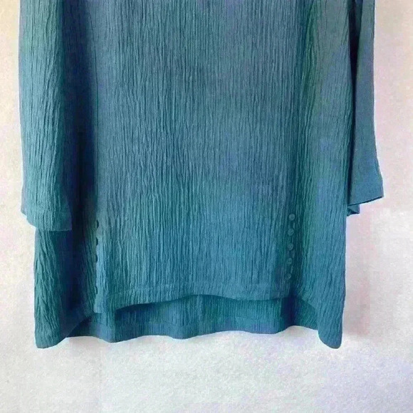 Soft Surrondings Blue 3/4 Sleeve Crinkle‎ Textured Button Accents Tunic Size L - Picture 6 of 14